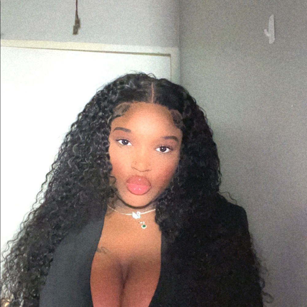 Meet your Posher, Adriana